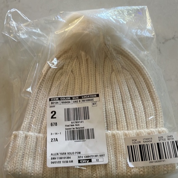 🤍J Crew Ribbed Beanie Winter Hat With Faux-Fur Pom-Pom Ivory BD134 Allen Yarn - Picture 3 of 4